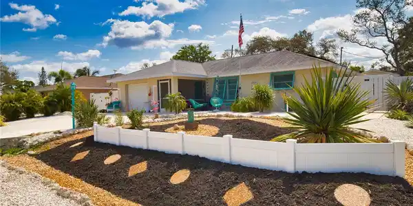815 FLAMINGO ROAD
