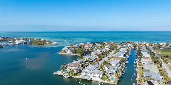 624 N POINT DRIVE