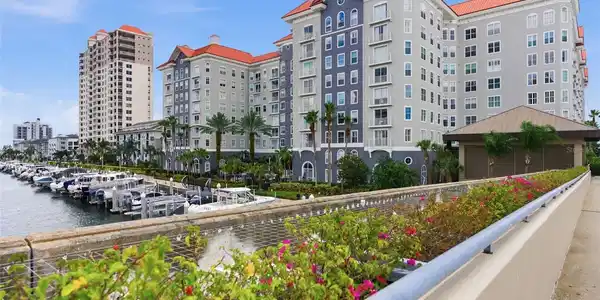 700 S HARBOUR ISLAND BOULEVARD