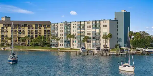 644 ISLAND WAY