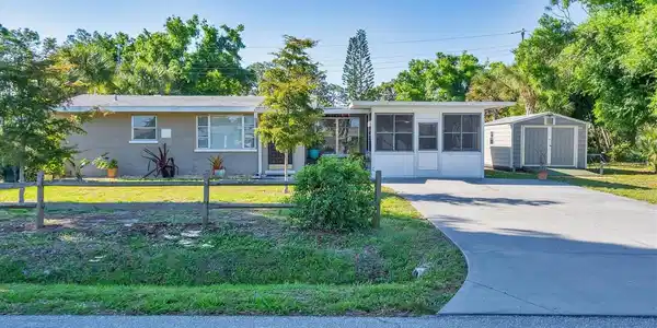 27 LAKEVIEW LANE