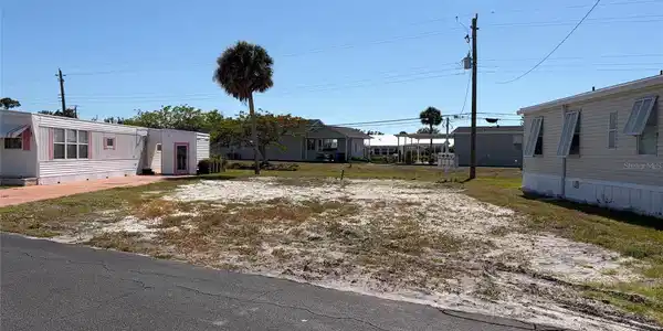 218 OUTER DRIVE W
