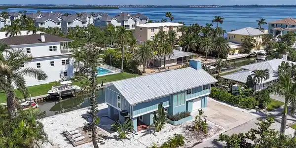 825 TARAWITT DRIVE