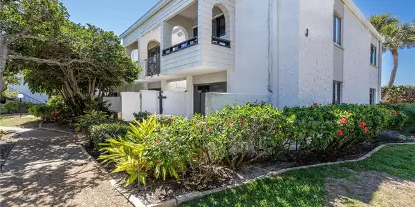 1555 TARPON CENTER DRIVE