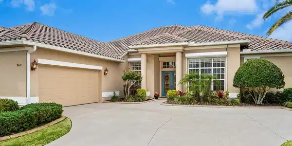 869 MACAW CIRCLE