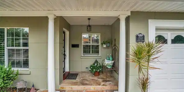 1707 LAURIE LANE