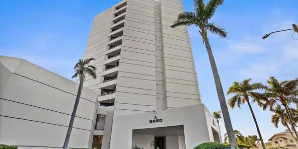 5950 PELICAN BAY PLAZA S
