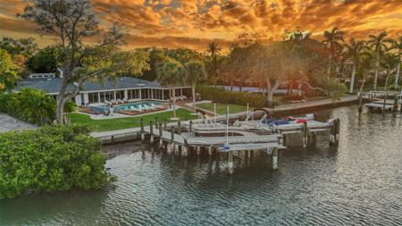 1449 HILLVIEW DRIVE