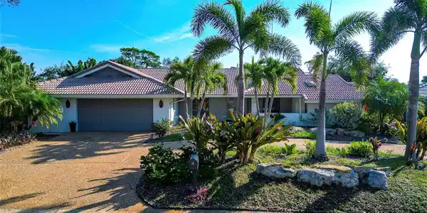 1235 YACHT HARBOR DRIVE