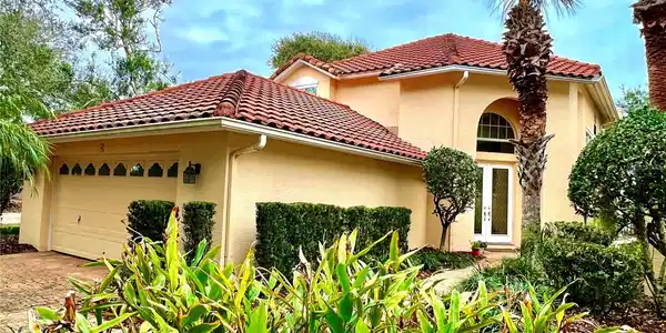 8 LAGUNA COURT