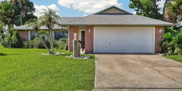 109 CORAL REEF COURT N
