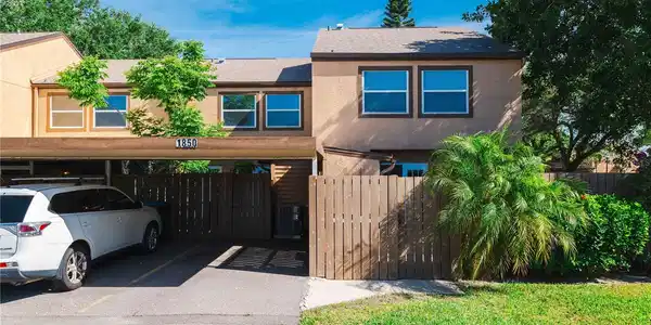 1850 CLEARBROOKE DRIVE