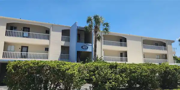 215 VALENCIA BOULEVARD