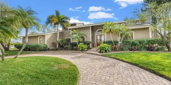 2902 TEAL LANE