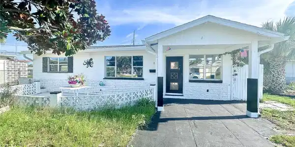 8 SEAVIEW DRIVE