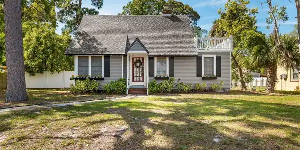 319 VENETIAN DR