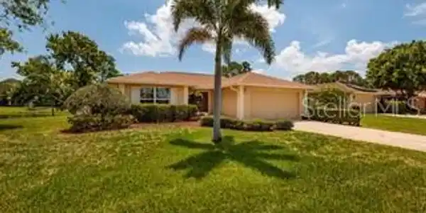 13759 HERON CIRCLE