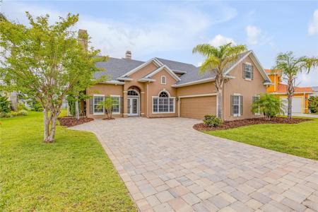 4 LAKEWALK DRIVE S