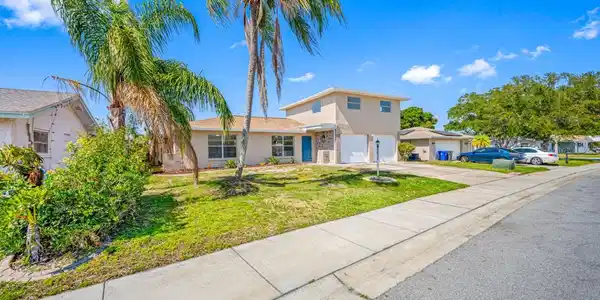 1802 IRONWOOD COURT W