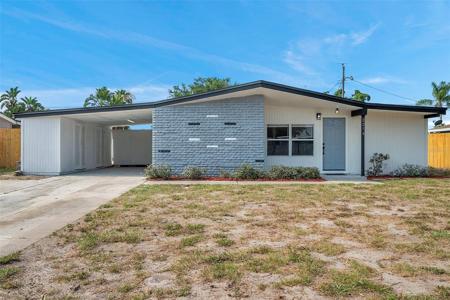 2216 N WELLESLEY DRIVE