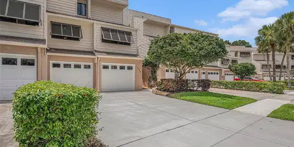 13968 LAKE POINT DRIVE