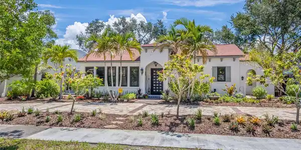 313 HARBOR DR S.