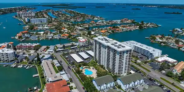 400 ISLAND WAY