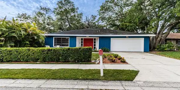 3121 HILLSIDE LANE