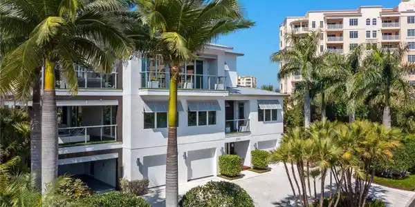 2120 OCEAN DRIVE