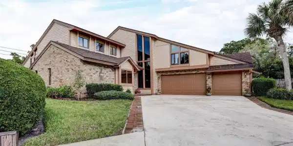 2 VILLA COURT