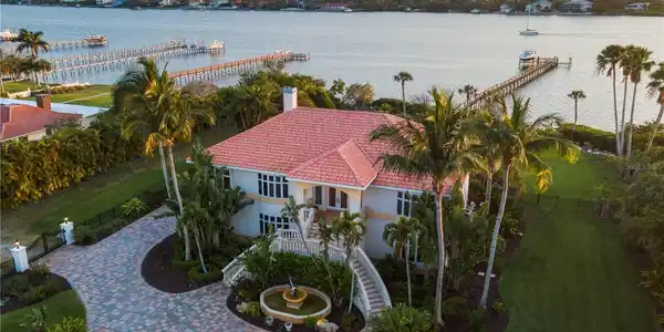 1900 BAYSHORE DRIVE