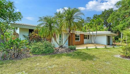2501 MOORING LANE