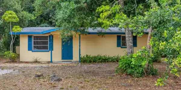 2075 REDFERN ROAD