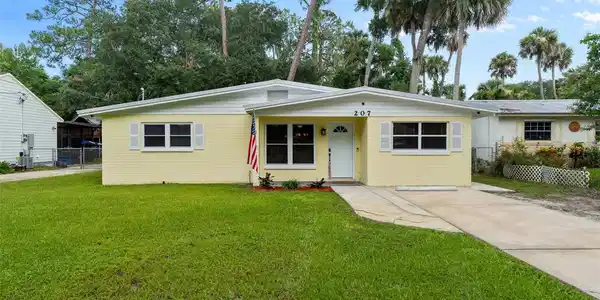 207 SANDY LANE