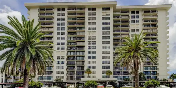 400 ISLAND WAY