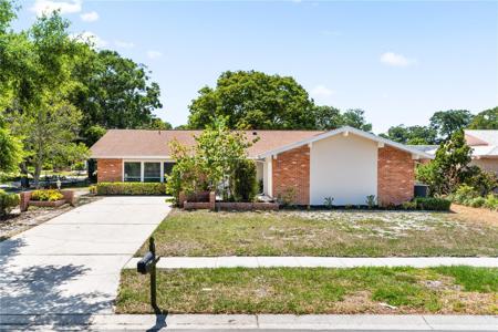 2772 CAPWOOD LANE