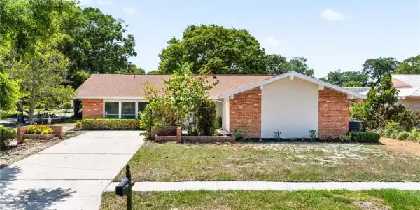 2772 CAPWOOD LANE