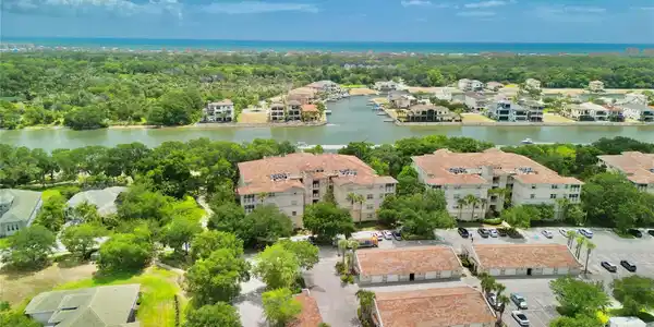 35 S RIVERVIEW BEND