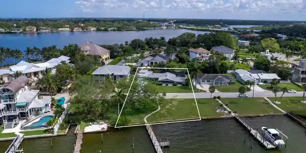 312 SUNRISE DRIVE