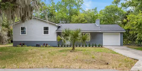 1863 QUEEN PALM DRIVE