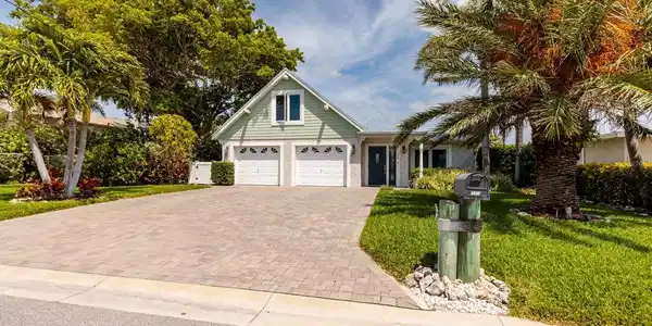 318 LA HACIENDA DRIVE