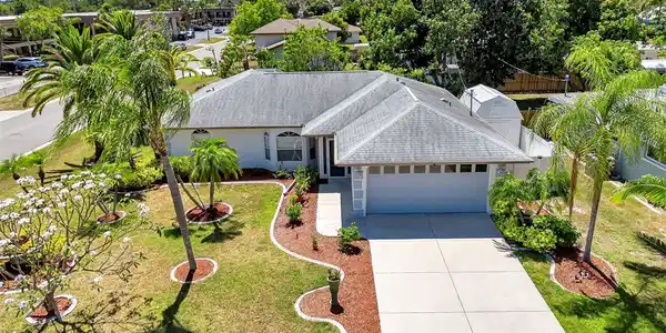 1015 VENETIAN PARKWAY
