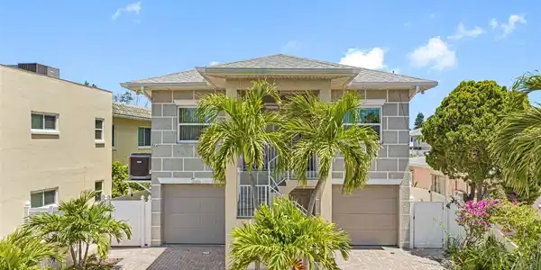 13025 PELICAN LANE