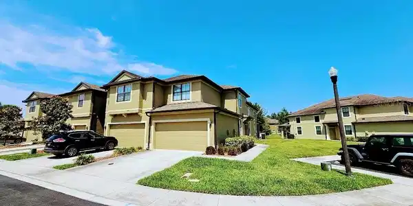 5212 BAY ISLE CIRCLE