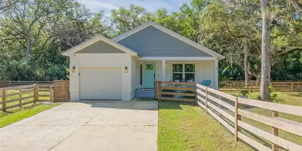 10 MERIDIAN HOME LANE