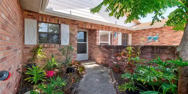 211 SHANGRI LA CIRCLE