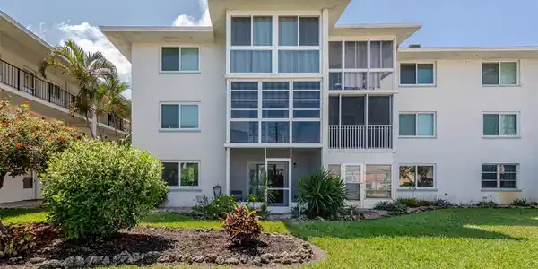 708 TAMIAMI TRAIL S