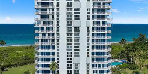 2700 N HIGHWAY A1A