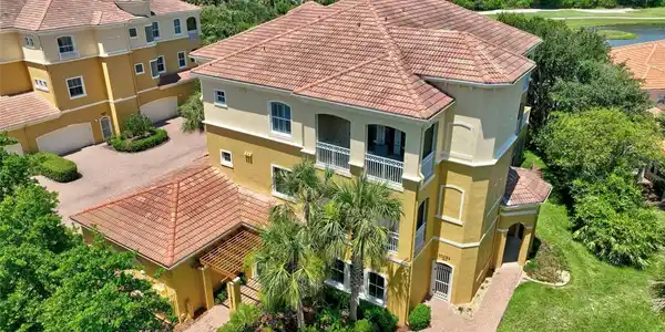 40 CASA BELLA CIRCLE