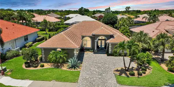 4252 CORSO VENETIA BOULEVARD